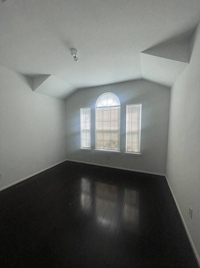 Building Photo - 7814 Log Hollow Dr