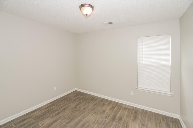 Building Photo - 6047 Cottage Hill Dr
