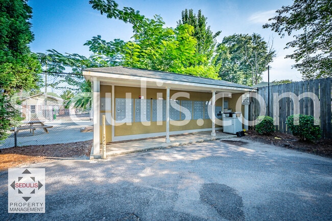 Building Photo - 801 Temple Rd