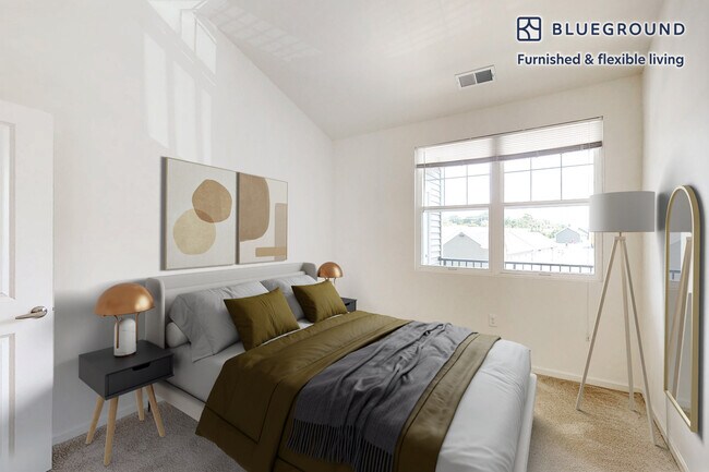 Building Photo - 1700 E 5th St