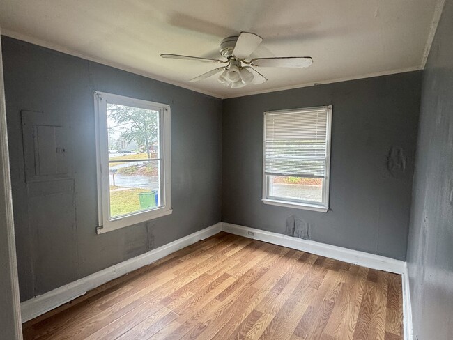 Building Photo - 108 Thurman Ave