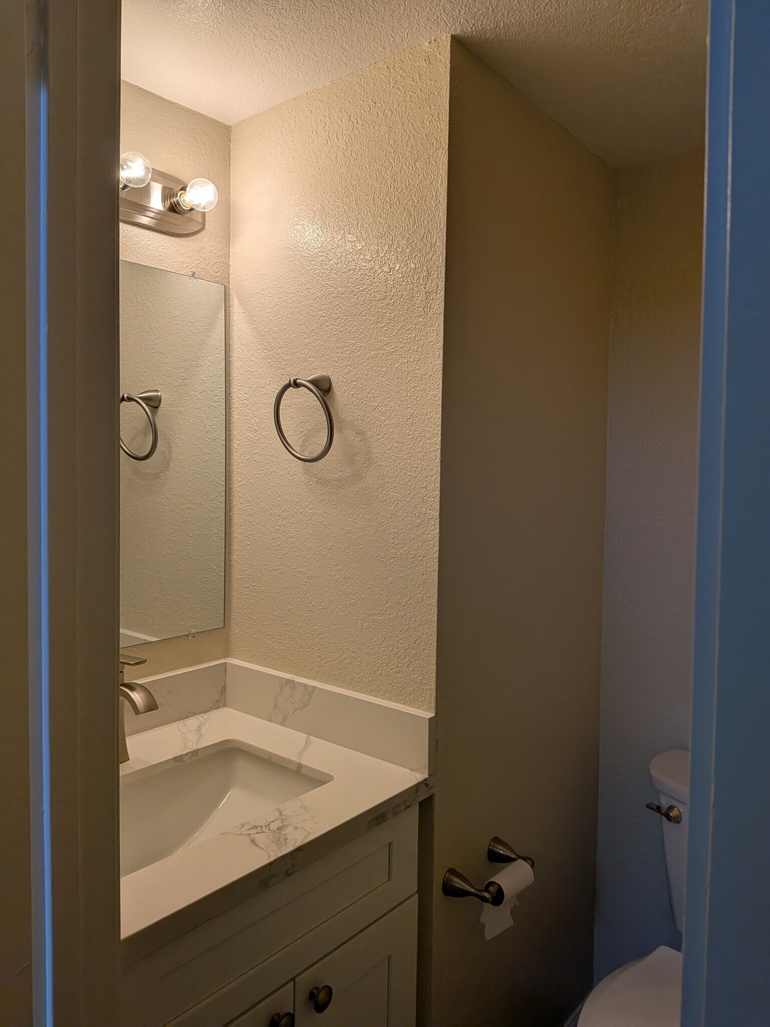 Building Photo - 960 Memorial Dr