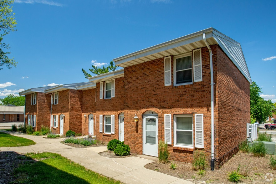 Arbors at Eastland 208 S Prospect Rd Bloomington IL 61704 Apartment Finder