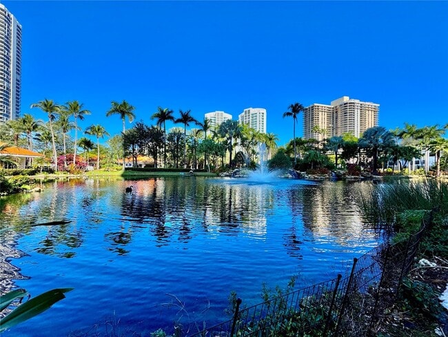 Building Photo - 3600 Mystic Pointe Dr