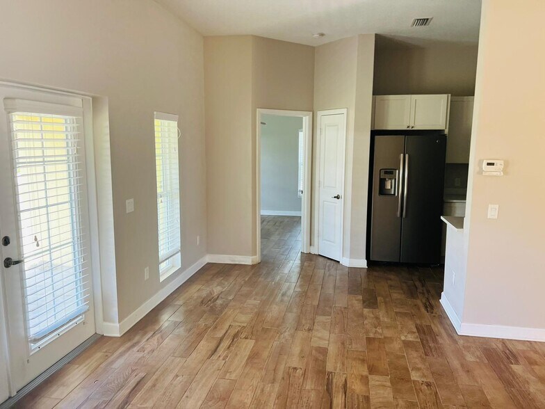 Building Photo - 1205 37th Ave SW