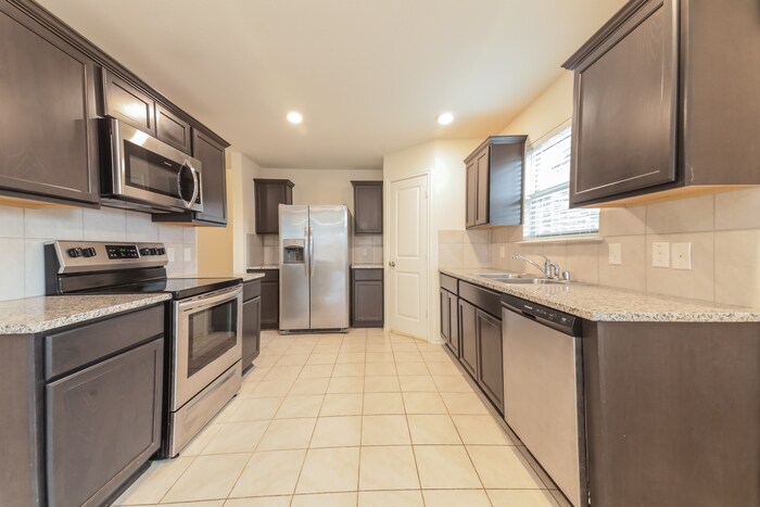 Building Photo - 841 Costlow Ln