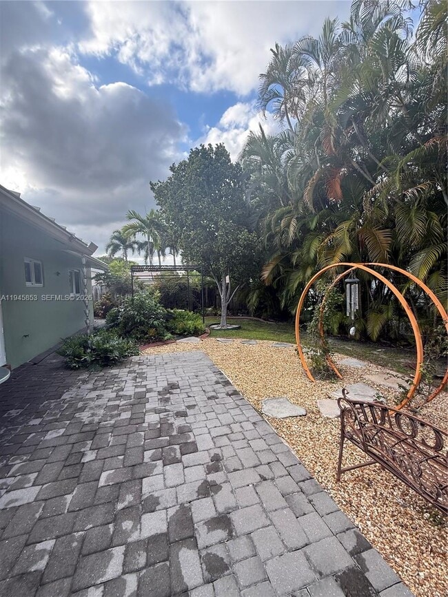 Building Photo - 407 SE 4th Terrace