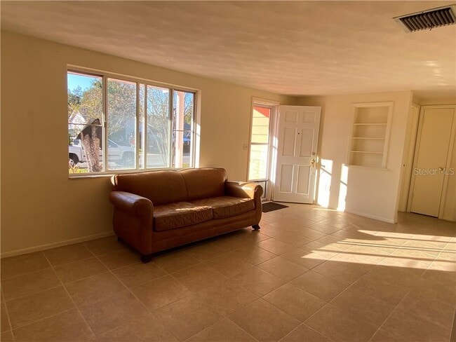 Building Photo - 3612 Springfield Dr