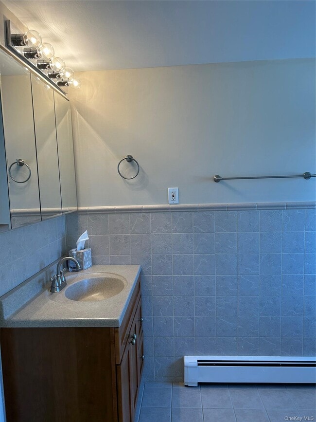 Building Photo - 73 Ellensue Dr