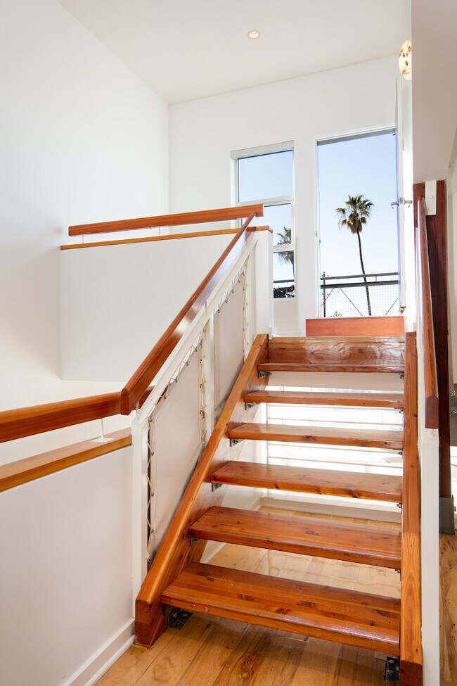 Building Photo - 615 Hampton Dr