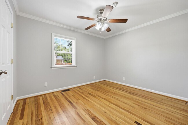 Building Photo - Modern Updates in this Classic 3bedroom/2.5 Bath Home in Erwin