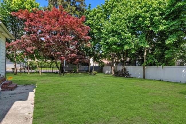 Building Photo - 23 S Bayles Ave