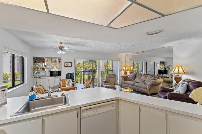 Building Photo - 1605 S US Hwy 1