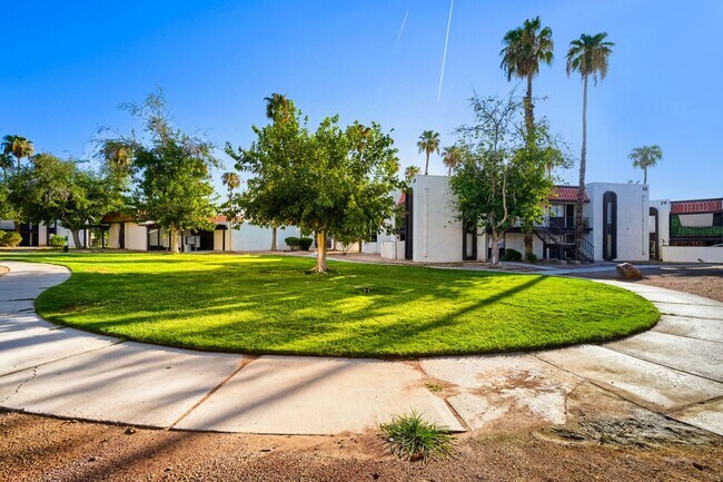 Building Photo - 1405 Vegas Valley Dr