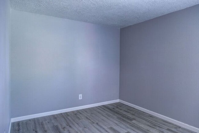 Building Photo - 2 bedroom unit. Pets OK! Lots of upgrades!...