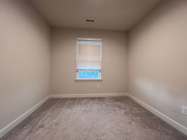 Building Photo - 217 Stonehurst Dr
