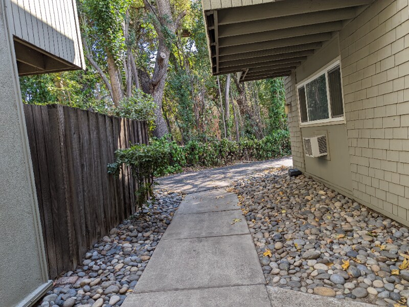 Building Photo - 1003 Leaf Ave