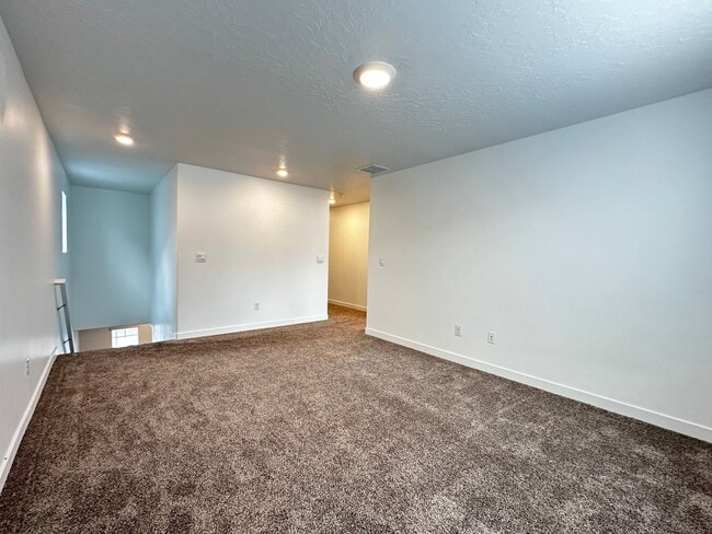 Building Photo - Great Lehi Home Now Available!