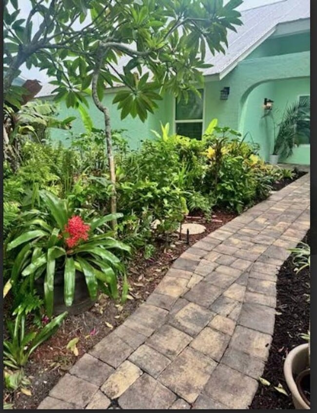 Building Photo - 3BR/ 3BA Pool Home   *Near Burns Rd Aquatic Center & Park * No HOA * 12+ Month Lease Options Avai...