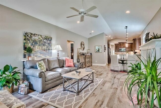 Building Photo - 1121 E Maxwell St