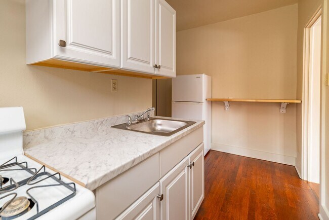 Building Photo - Acequia Madre -452