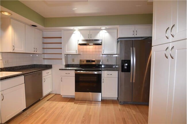 Building Photo - 19 Rustic Dr