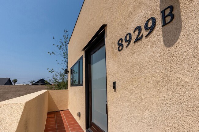 Building Photo - Stunning brand new construction, modern lu...