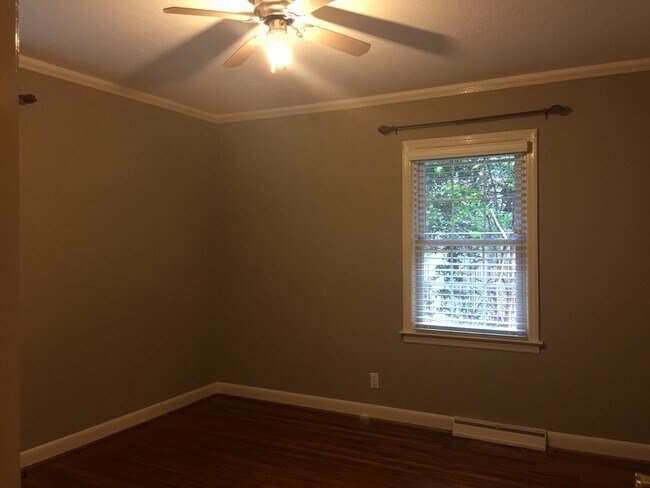Building Photo - Charming 3 Bedroom, 2 Bath Home - Downtown...