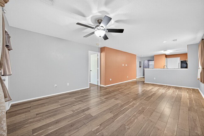 Building Photo - 2034 Wooded Oaks Dr