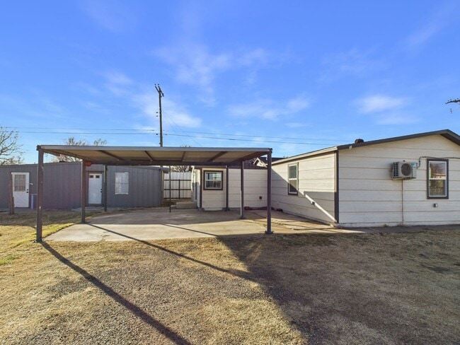 Building Photo - 3412 NE 16th Ave