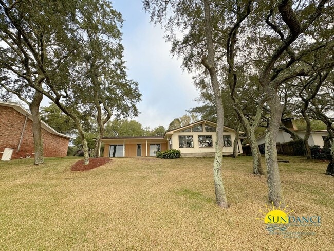 Building Photo - Waterfront Home in sought after Poquito Bayou, Shalimar!