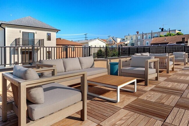 Building Photo - 525 AVENUE E