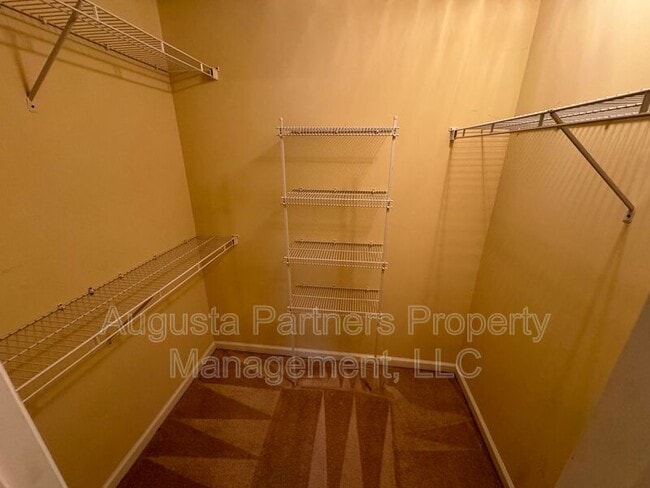 Building Photo - 442 Flowing Creek Dr