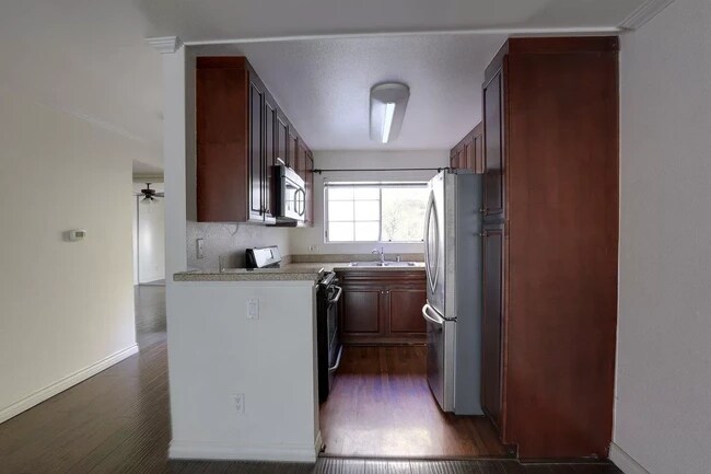 Building Photo - 5515 Canoga Ave