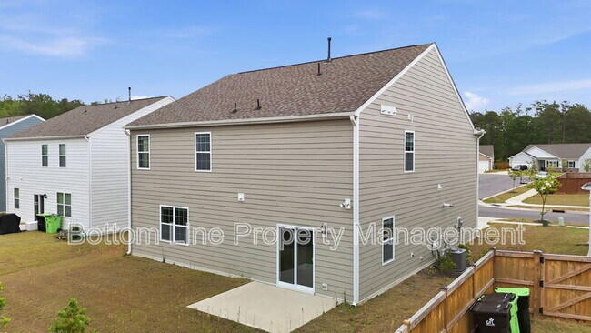 Building Photo - 413 Tucana St