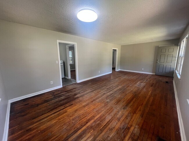 Building Photo - 3127 2nd Ave