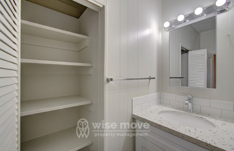 Building Photo - 805 NW Greeley St