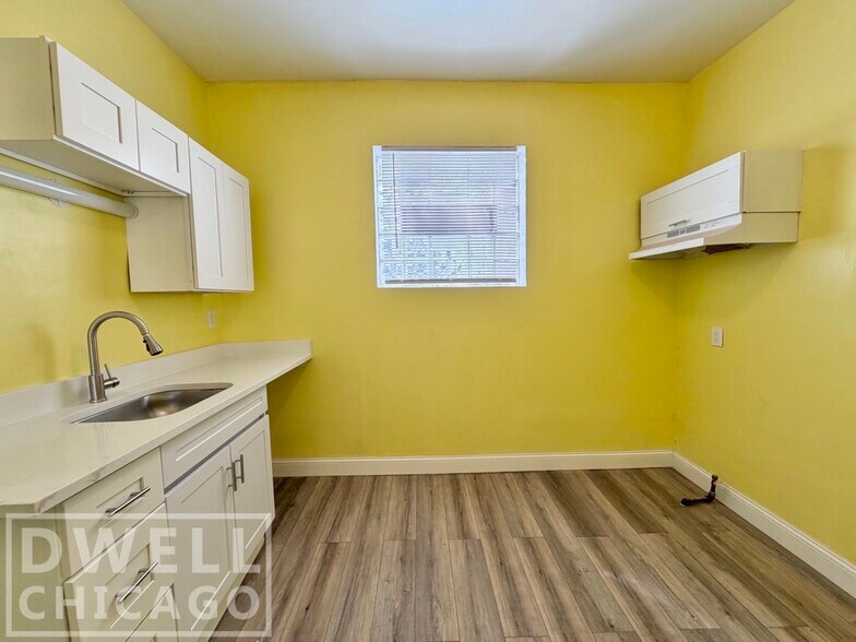 Building Photo - 735 N Christiana Ave