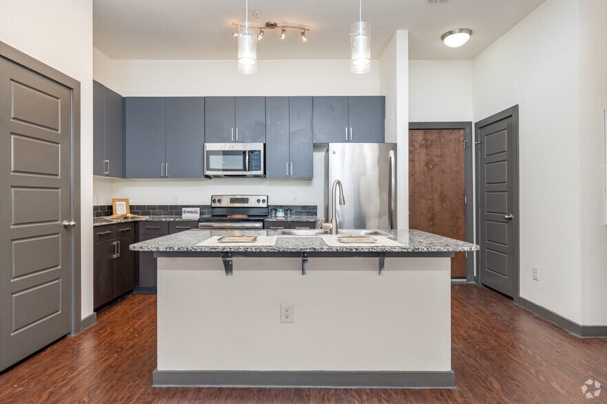 Primary Photo - Epic Apartments