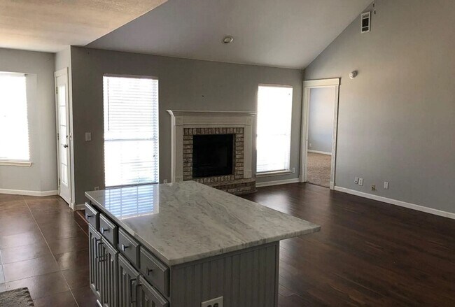 Building Photo - 3 Bed 2 Bath Broken Arrow