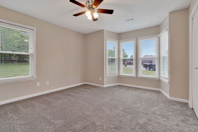 Building Photo - Beatifully Updated East Fay Home! Must See!