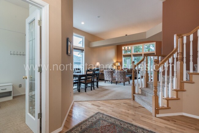 Building Photo - Beautiful Spacious Home in Tigard