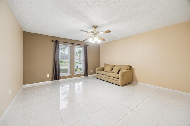 Building Photo - 21423 Park Valley Dr