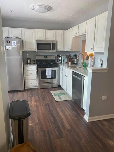 Kitchen - 7812 Foxfarm Ln