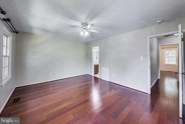 Building Photo - 3027 Mozart Dr