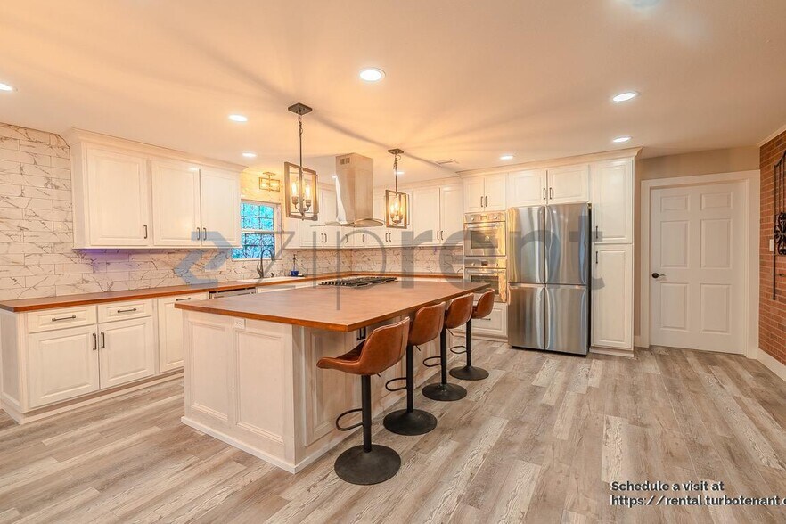 Building Photo - 722 Riveredge Dr