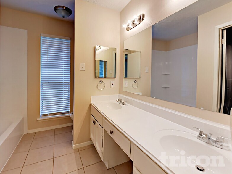 Building Photo - 19638 Southaven Dr