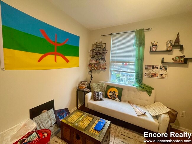 Building Photo - 75 Putnam St