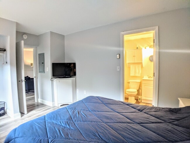 Building Photo - 107 Treetop Cir