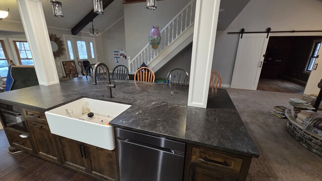 Building Photo - 9500 Fox Valley Dr